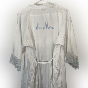 ✨NWT In Bloom by Jonquil The Mrs. Bridal Wrap Robe
